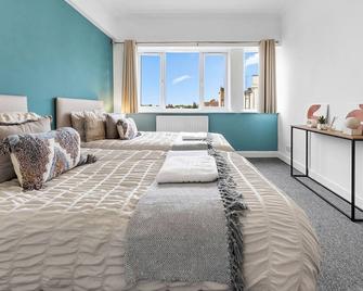 Experience a beautifully maintained home in a quiet setting, - Twickenham - Chambre