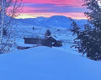 4-bedroom house on 5 acres with 360 degree views of the Teton Mountain range - Jackson - Outdoor view