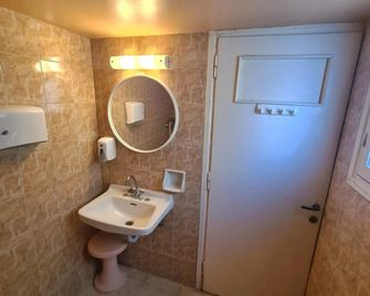 Avra Rooms - Karpathos - Bathroom