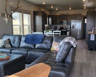 Amazing Mountain View’s in a brand new build - Ennis - Living room