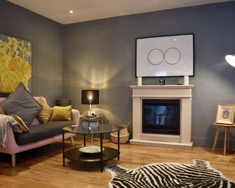 Charming Cottage & Garden - central Brighton! - Brighton - Living room