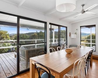 Moggs Magic - Aireys Inlet - Dining room