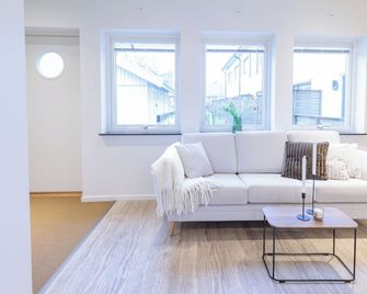 Easy Livin' Apartment Hotel - Vaxjo - Living room