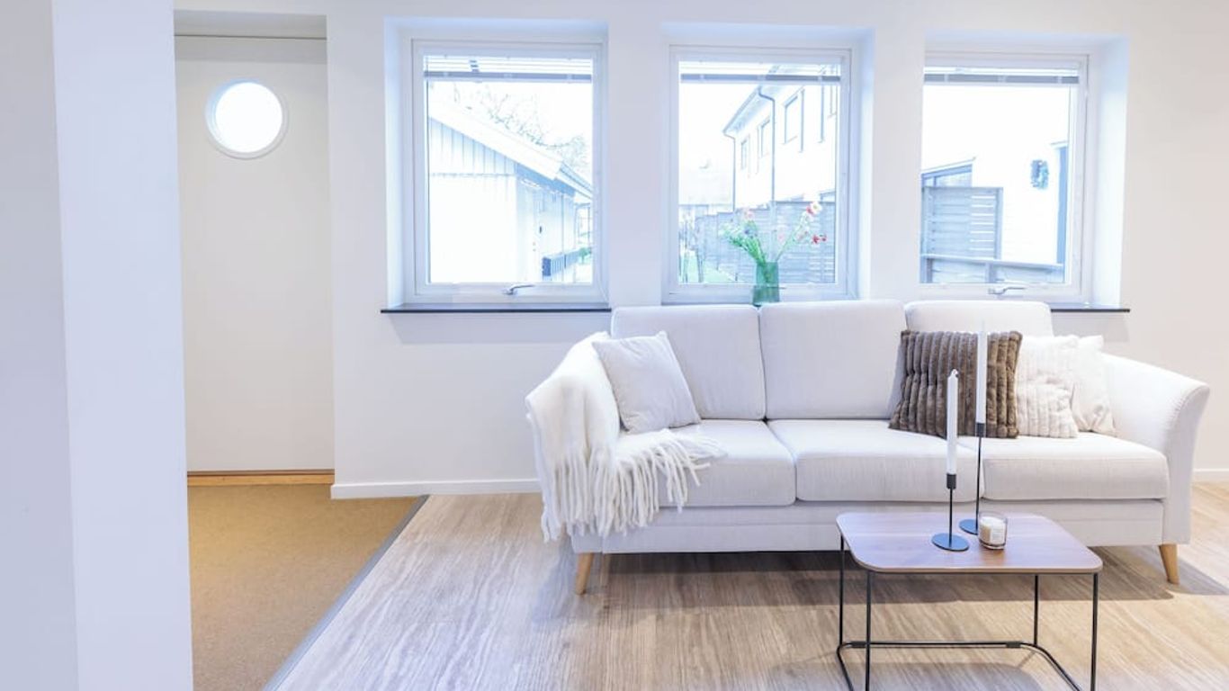 Easy Livin' Apartment Hotel