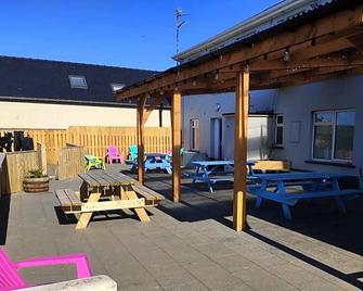 Rougey Lodge Hostel - Bundoran - Patio