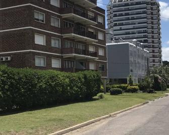 Excelente ubicación, luminoso y cómodo - Punta del Este - Edificio