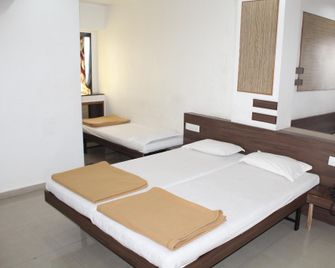 Hotel Raama Grand - Kolhapur - Habitación