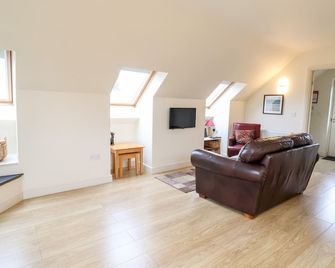 Tyn-y-Mynydd Bach - Holywell - Salon