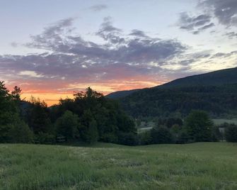 Black Creek's Maple Nature Escape - Jeffersonville - Outdoor view
