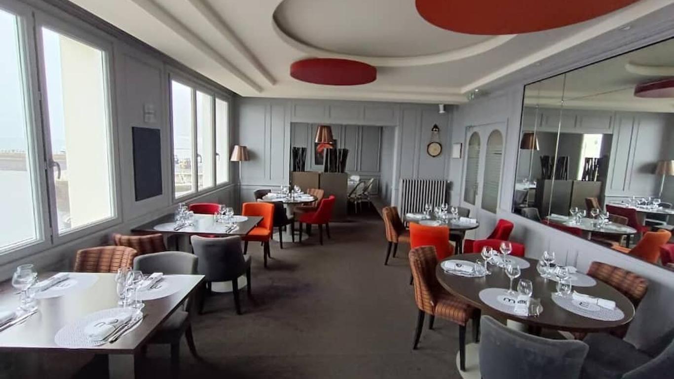 Le Grand Hôtel de la Marine 'face à la mer'