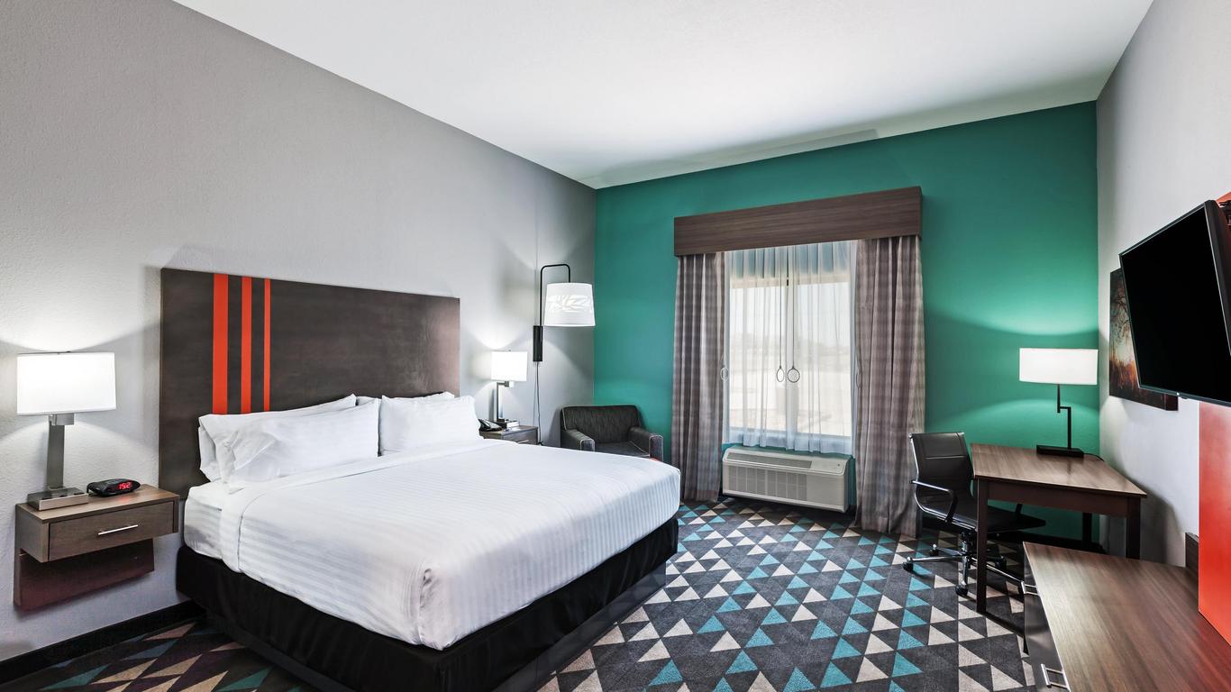 Holiday Inn Express & Suites Perryton