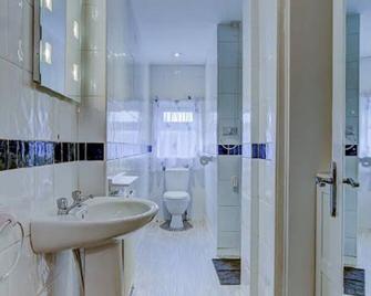 Apartment Caerlaverock Road - Prestwick - Bathroom
