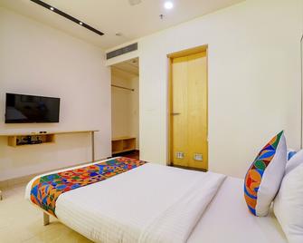 Fabhotel Aamantran & Banquet Halls - Nr Snow World Hyderabad - Hyderabad - Bedroom