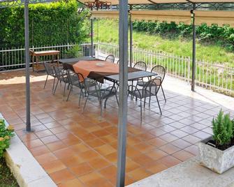 Porto 44 by Interhome - Colà - Innenhof