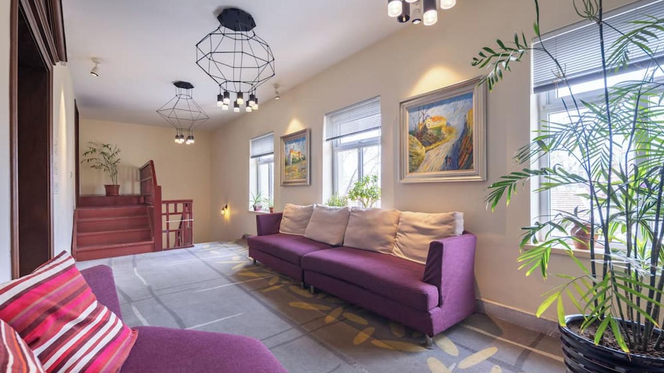 Qingdao Kaiyue Hotel Zhongshan Road St Michael's Cathedral and Zhanqiao Pier