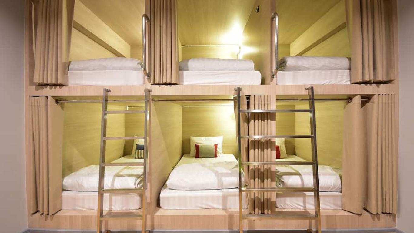 The Chatbox Silom Hostel