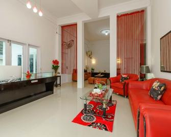 RedDoorz Syariah near Museum Tsunami Aceh 2 - Banda Aceh