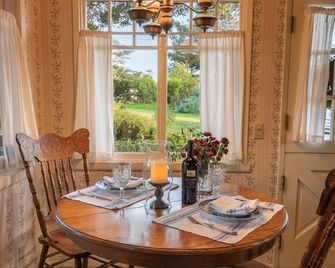 The Bonny Cottage By The Sea - Cambria - Comedor