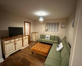 Pebble Cottage - Golspie - Living room