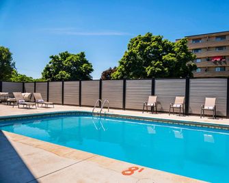 Quality Inn - Chatham-Kent - Басейн