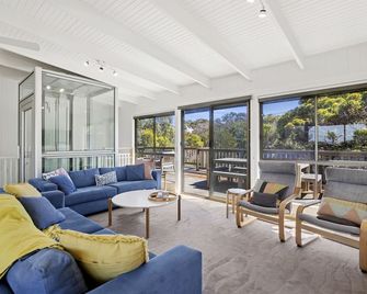 Lift Your Spirits Sum - Anglesea - Living room