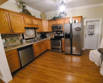 Bluegrass Bungalow 2 bedrooms with large porch - Owensboro - Küche
