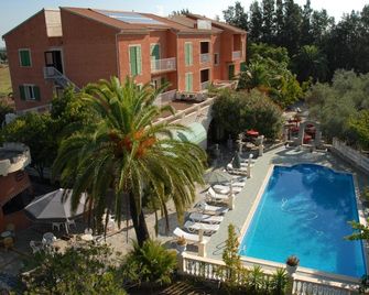 Castellu Rossu - Bastia - Pool