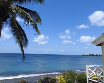 Hibiscus - Holiday Home with the Caribbean Sea on its Doorstep! - Black Rock - Beach