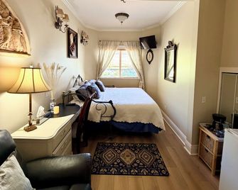 Ocean Breeze Executive Bed and Breakfast - North Vancouver