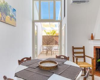 Casa Don Paolo - Alessano - Eetruimte