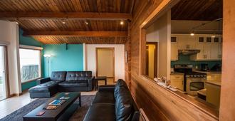 Ocean Resort - Campbell River - Living room