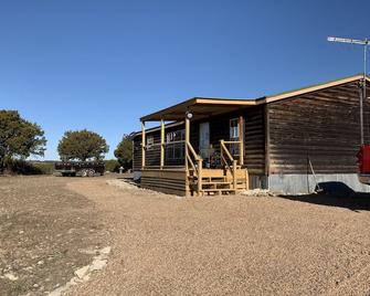 Opossum Branch Cabin Secluded Rustic Cabin with Exceptional Views! - Glen Rose - Building