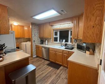 Peaceful Retreat on the Rogue River - Shady Cove - Cocina