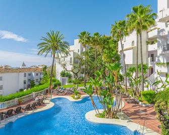 Royal Oasis Club at Pueblo Quinta - Benalmádena - Pool