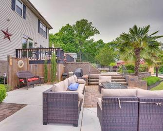 Dock & Kayaks: Lakefront Roanoke Rapids Home - Roanoke Rapids - Terasa