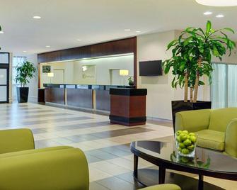 Holiday Inn Burlington Hotel & Conference Centre, An IHG Hotel - Берлінгтон - Рецепція