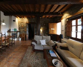 Casa de Aldea La Pumariega - Oviedo