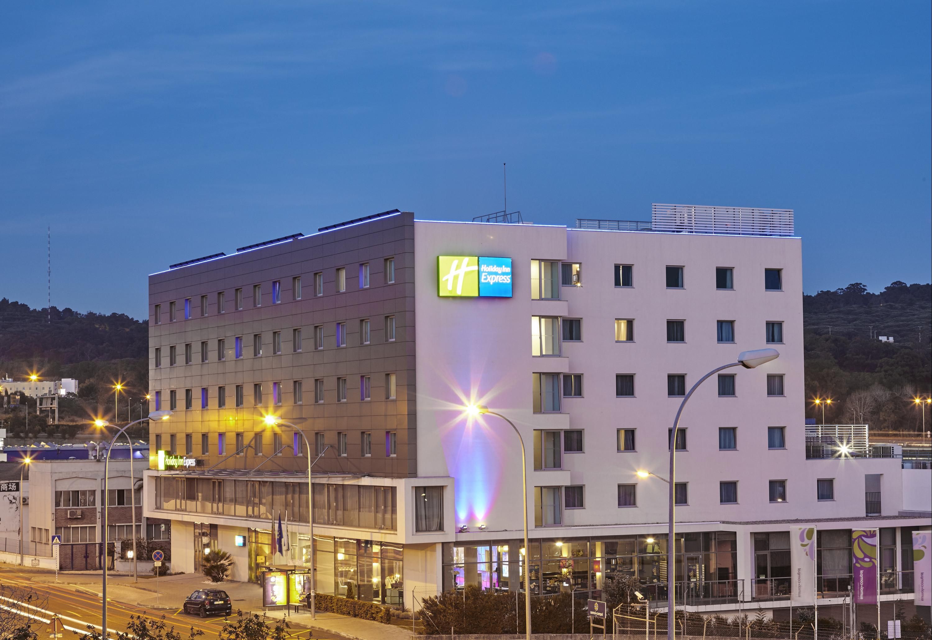 Holiday Inn Express Lisbon - Alfragide - Lisbon - Building