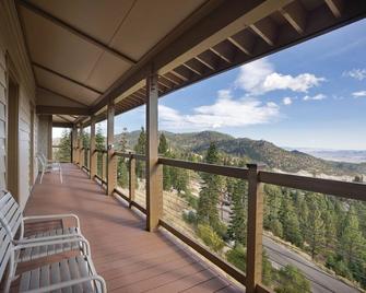 There’s no better place to celebrate the good life - Stateline - Balkong