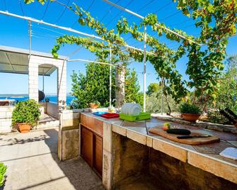 2 Bedroom Amazing Home In Vela Luka - Vela Luka