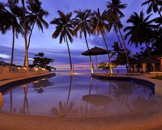 Punta Bulata White Beach Resort & Spa - Cauayan - Piscina