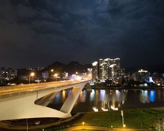 Bitan Hotel - Xindian District - Außenansicht