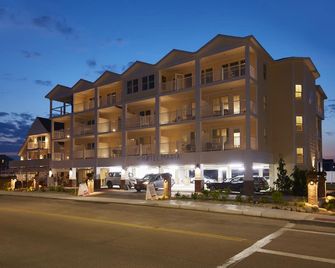 The Hotel Maria - Westerly - Building