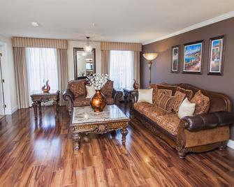 Best Western Plus Georgetown Inn & Suites - Georgetown - Living room