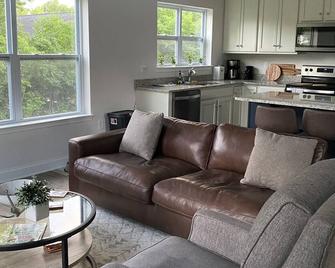 Brand new vacation home, built 2022! Great Location on Kelleys Island! - Kelleys Island - Living room