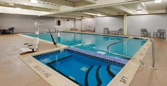 The Hotel Ojibway, Trademark Collection by Wyndham - Sault Ste Marie - Piscine