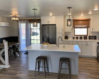 Prime Nfl Draft Location: Steps From Titletown District And Draft Stage - Ashwaubenon - Kitchen