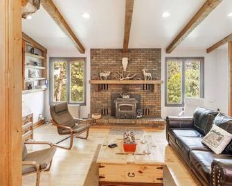 The Four Pines Near to Red Rocks And Morrison - Morrison - Living room
