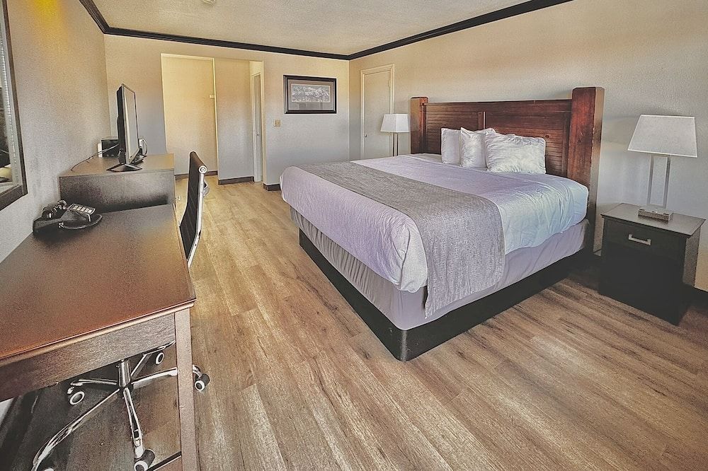 Discovery Inn thumbnail 3