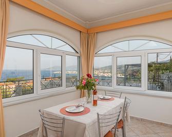 Penny Luxury Apartments - Kokkari - Dining room